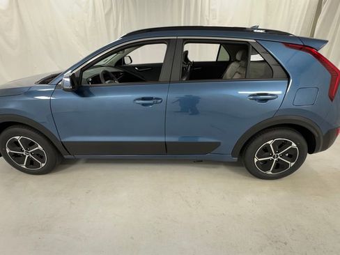 New 2026 Kia Niro EX FWD image 6