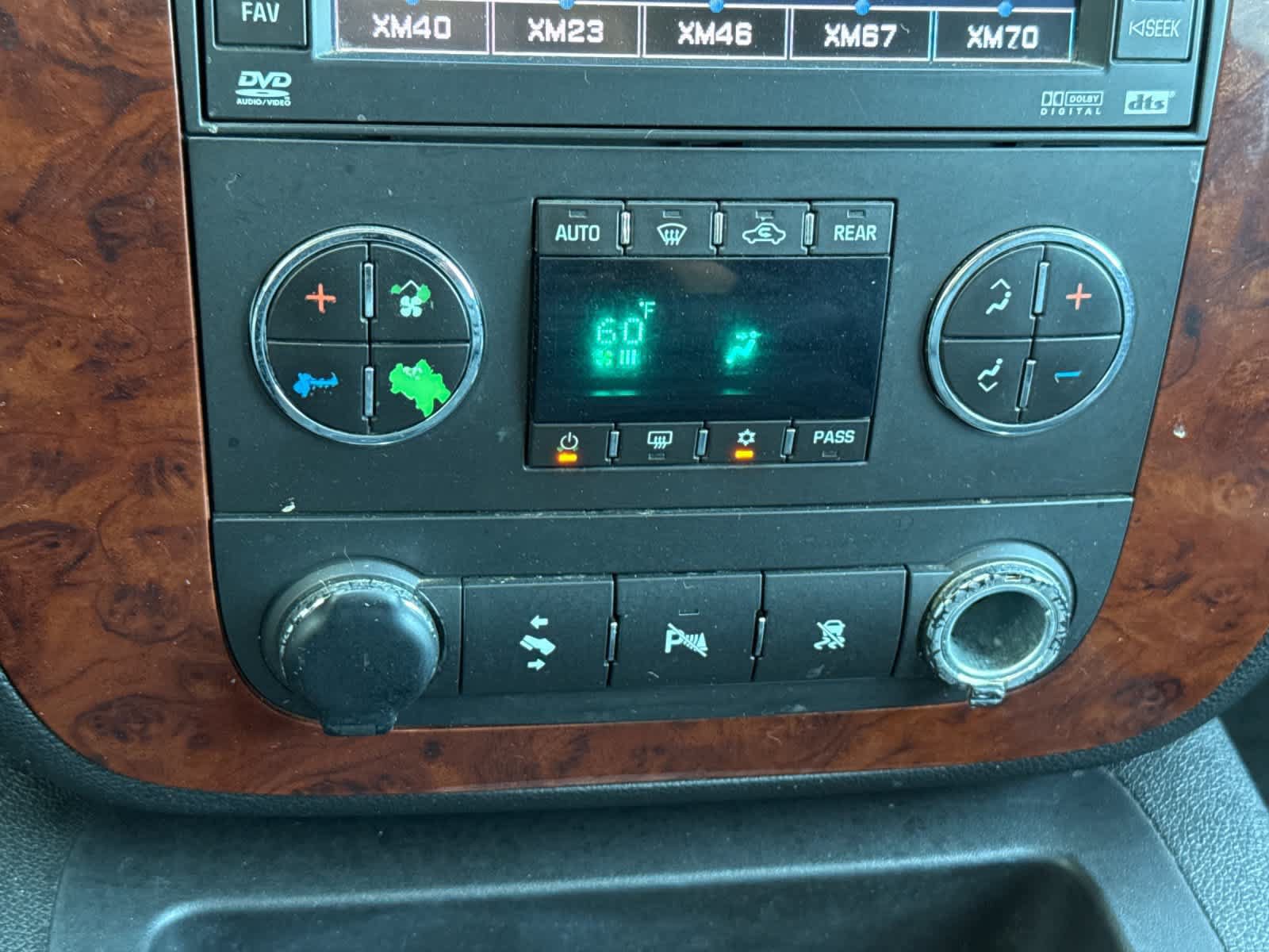 Used 2009 Chevrolet Suburban 2500 LT AWD/4WD image 22