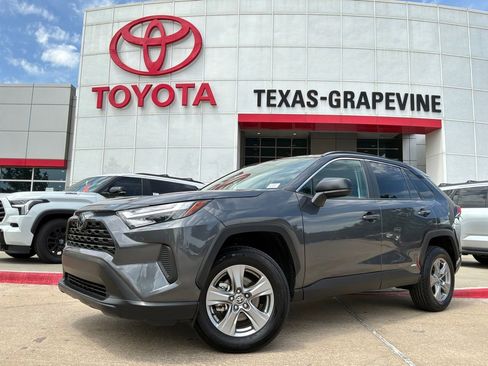 Used 2025 Toyota RAV4 LE AWD/4WD image 2