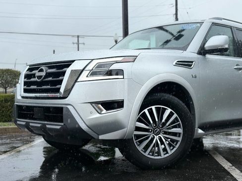 Used 2021 Nissan Armada SL w/ Captain's Chairs Package image 3