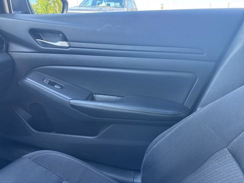 Used 2025 Nissan Altima 2.5 SV FWD image 21