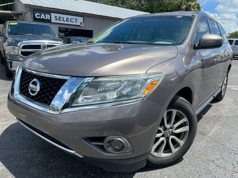 Used 2014 Nissan Pathfinder S FWD image 1