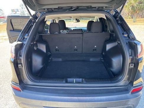 Used 2021 Jeep Cherokee Latitude image 9