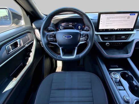 Used 2025 Ford Explorer ST-Line w/ ST-Line Street Pack AWD/4WD image 6