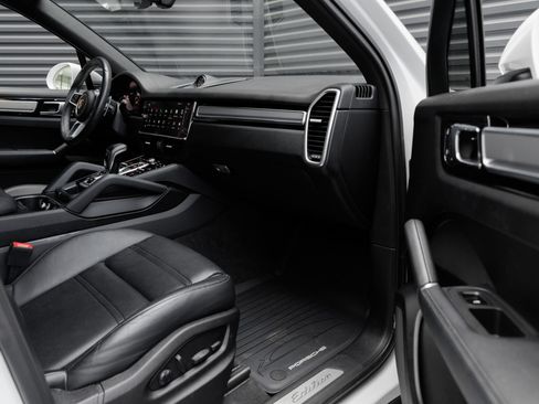 Certified 2023 Porsche Cayenne S Platinum AWD/4WD image 36