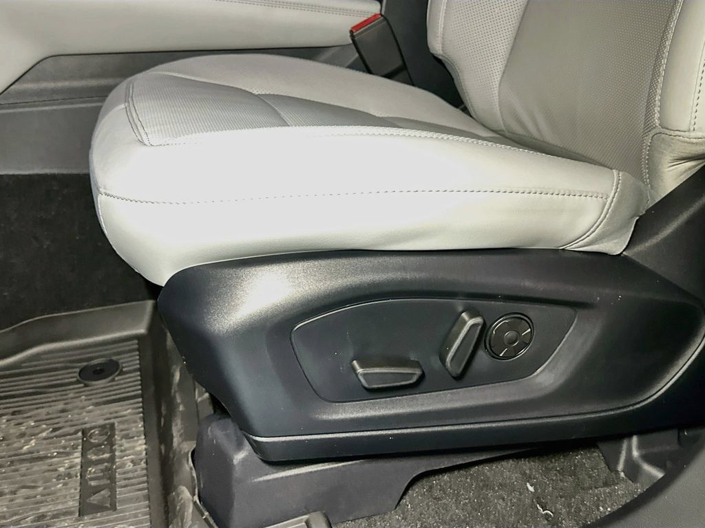 New 2026 Ford Explorer Platinum w/ LUX Leather Package AWD/4WD image 17