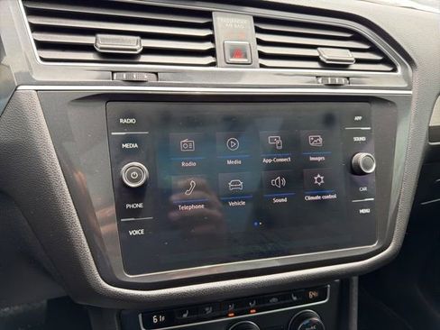 Used 2018 Volkswagen Tiguan SE w/ Panoramic Sunroof Package AWD/4WD image 19
