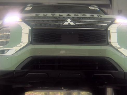 Used 2022 Mitsubishi Outlander SEL FWD image 3