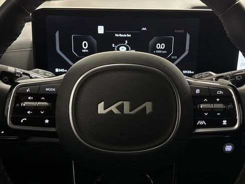 Used 2025 Kia Carnival SX w/ SX Dark Edition Package image 17