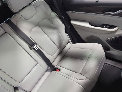 Used 2022 Jeep Grand Cherokee Overland w/ Advanced Protech Group III image 14