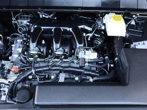 Used 2025 Nissan Pathfinder SV image 11