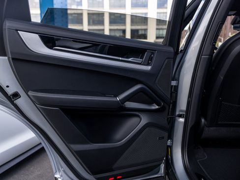 New 2026 Porsche Cayenne image 39