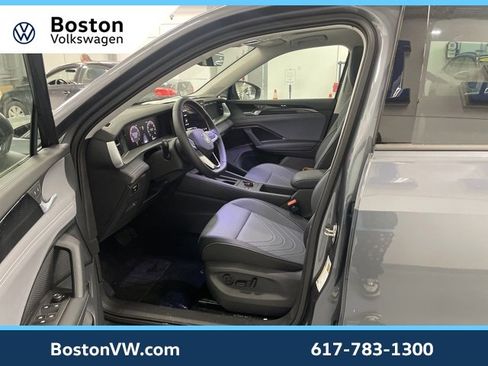 New 2025 Volkswagen Tiguan SE image 7