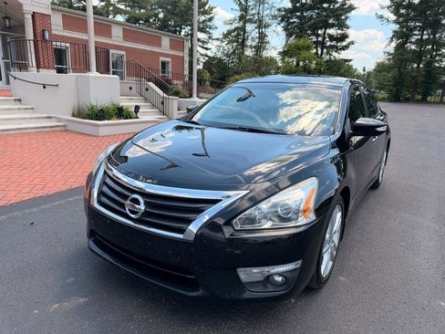 Used 2013 Nissan Altima 3.5 SL w/ Technology Pkg image 2