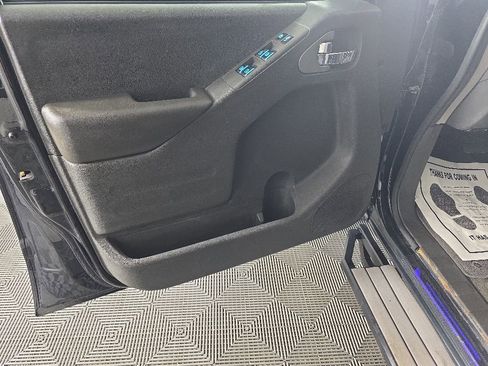 Used 2017 Nissan Frontier PRO-4X AWD/4WD image 11