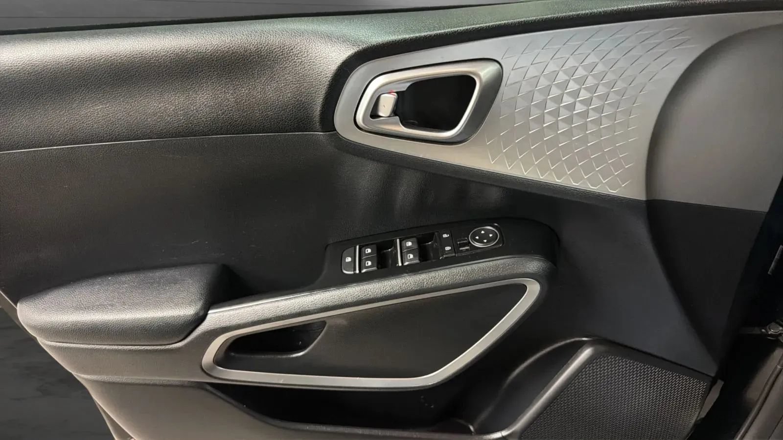 Used 2021 Kia Soul LX FWD image 17