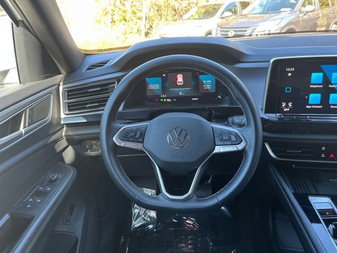 Used 2025 Volkswagen Atlas Cross Sport SE image 29