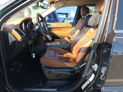 Used 2011 Jeep Grand Cherokee Overland Summit image 8