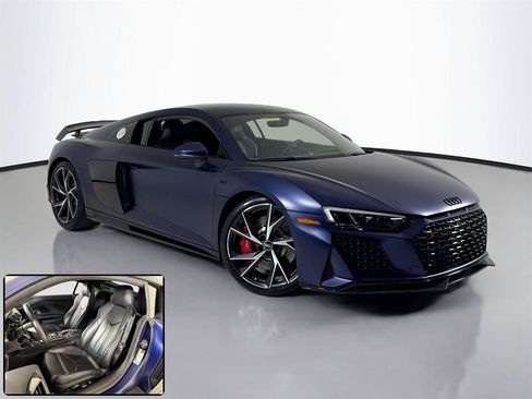 Used 2021 Audi R8 V10 w/ Premium Package RWD image 2