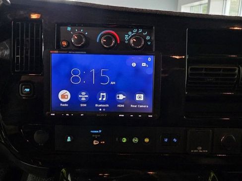 Used 2019 GMC Savana 2500 Extended w/ Enhanced Convenience Package image 10