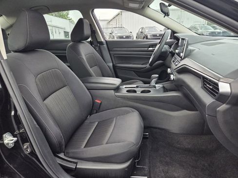 Used 2025 Nissan Altima 2.5 SV FWD image 17