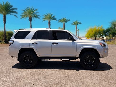 Used 2021 Toyota 4Runner SR5 Premium w/ Moonroof Package AWD/4WD image 6