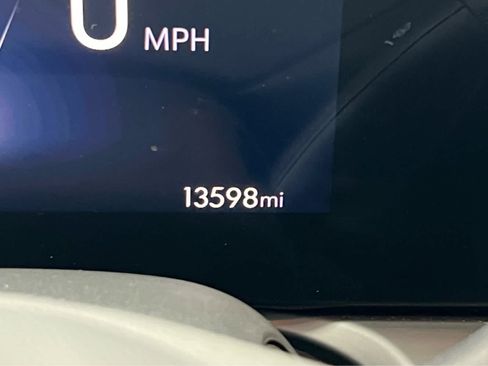 Used 2024 Buick Encore GX Avenir w/ Avenir Convenience Package image 26