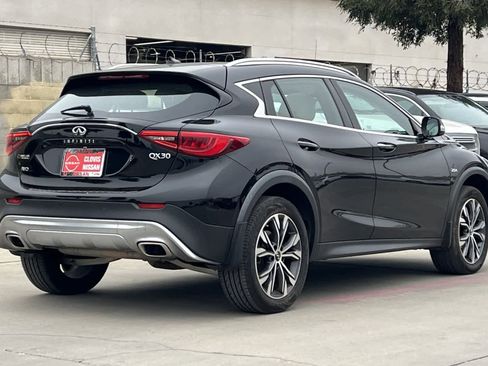 Used 2017 INFINITI QX30 Premium w/ Navigation Package image 3