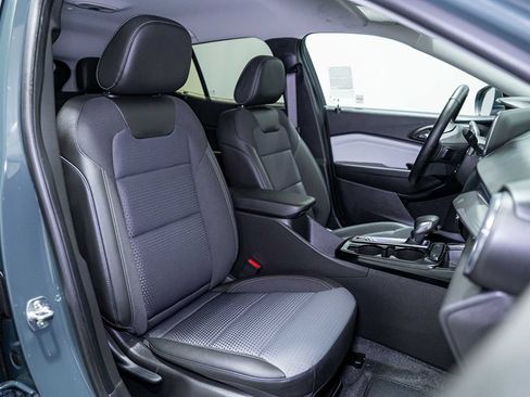 Used 2025 Chevrolet Trax LT w/ LT Convenience Package FWD image 20