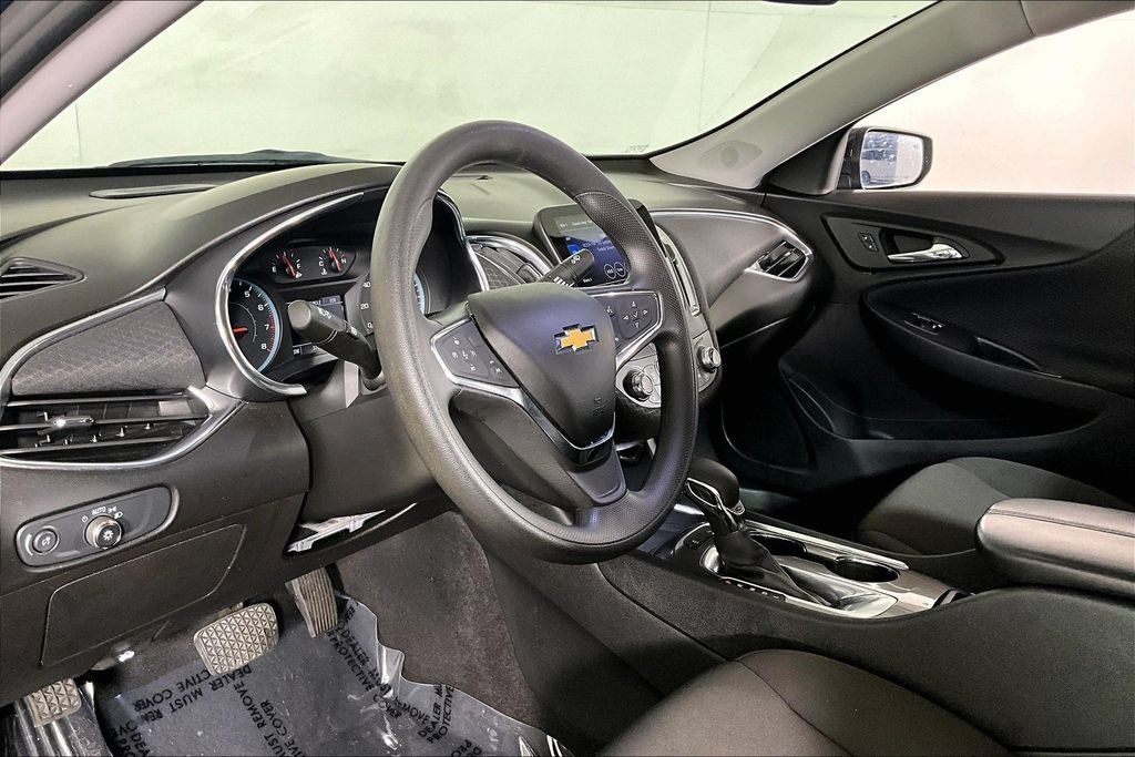 Used 2021 Chevrolet Malibu LT FWD image 13