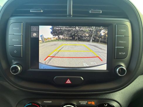 Used 2025 Kia Soul LX w/ LX Technology Package FWD image 16