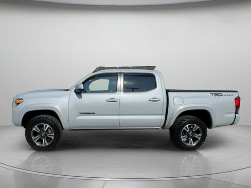 Used 2019 Toyota Tacoma TRD Sport image 15
