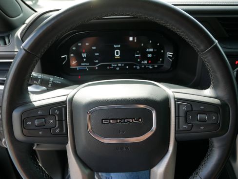 Used 2022 GMC Yukon XL Denali AWD/4WD image 24