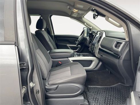 Used 2020 Nissan Titan SL image 15