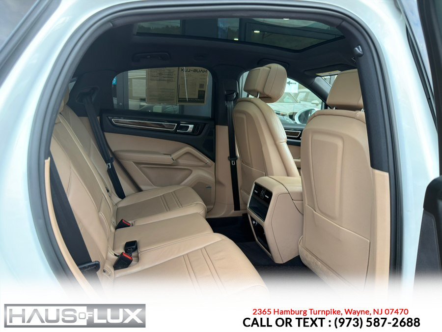 Used 2020 Porsche Cayenne AWD/4WD image 16