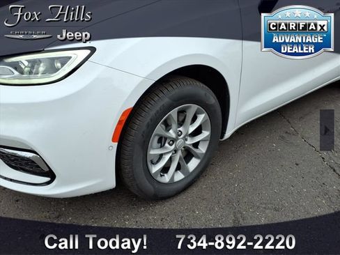 New 2026 Chrysler Pacifica Select AWD/4WD image 5