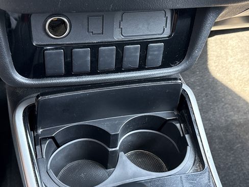 Used 2018 Mitsubishi Outlander ES image 17