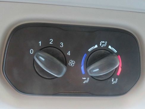 Used 2018 Ford Transit 150 XLT image 57