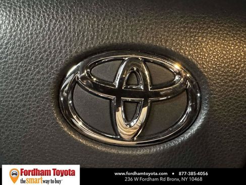 Used 2023 Toyota Highlander XLE AWD/4WD image 34