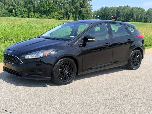 Used 2017 Ford Focus SE FWD image 10