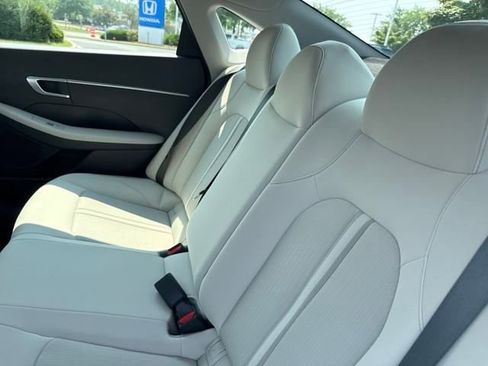 Used 2023 Hyundai Sonata SE w/ Preferred Accessory Package image 12