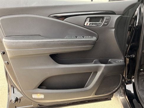 Used 2016 Honda Pilot Touring image 10