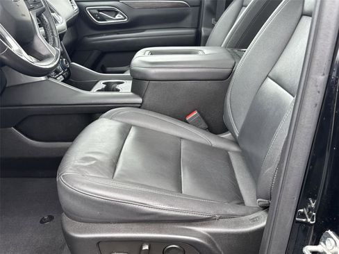 Used 2023 Chevrolet Suburban LT w/ Luxury Package AWD/4WD image 13