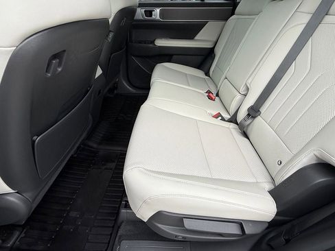 Used 2024 Hyundai Santa Fe SEL FWD image 13