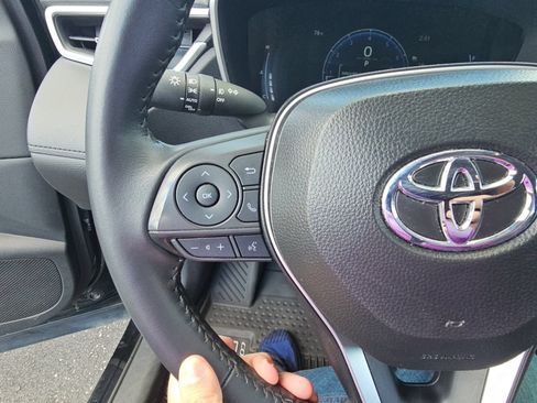 Used 2025 Toyota Corolla Cross XLE AWD/4WD image 11