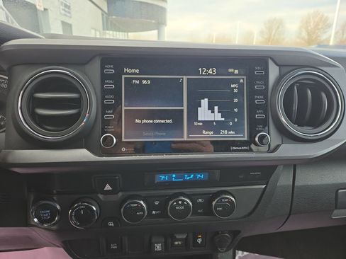 Used 2023 Toyota Tacoma TRD Off-Road image 15