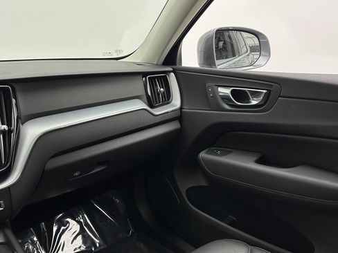 Used 2020 Volvo XC60 T5 Momentum image 26