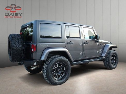 Used 2016 Jeep Wrangler Unlimited Sahara w/ Connectivity Group AWD/4WD image 5