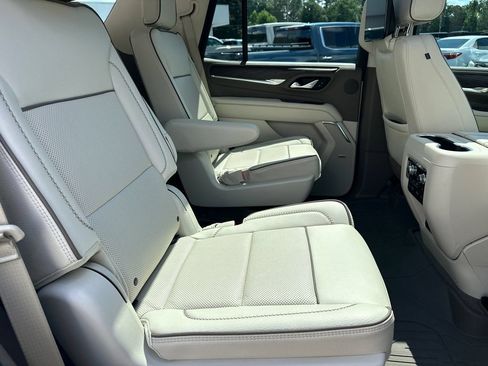 Used 2024 GMC Yukon Denali w/ Advanced Technology Package AWD/4WD image 16