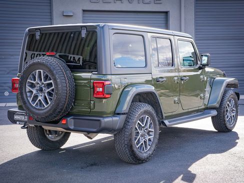 Used 2024 Jeep Wrangler Sahara image 7